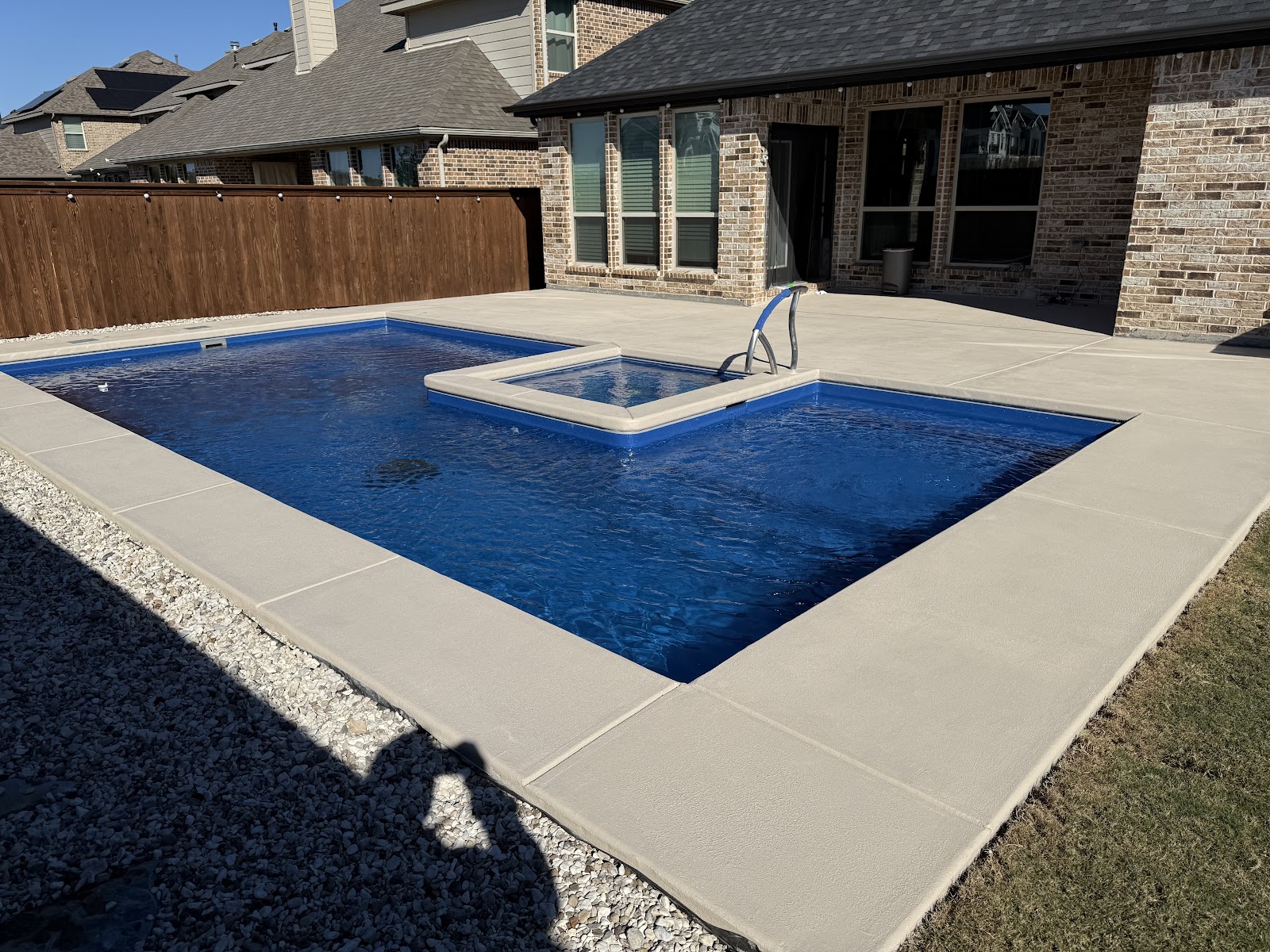 Compact Urban Pool with Spa